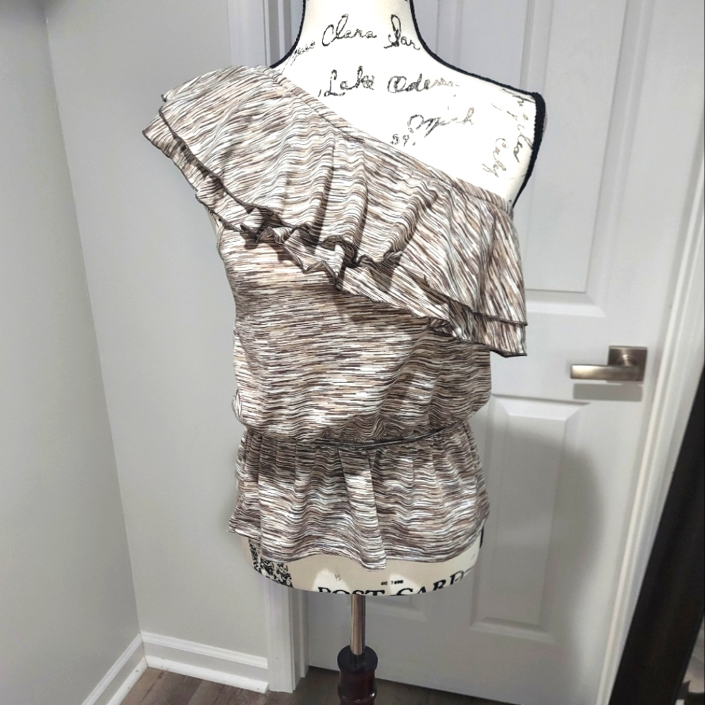 Medium - Sleeveless Ruffle Halter Top With Belt